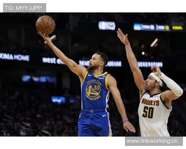 库里三节狂砍35分5板2帽难救勇士球队仍落后12分苦苦支撑艰难追分