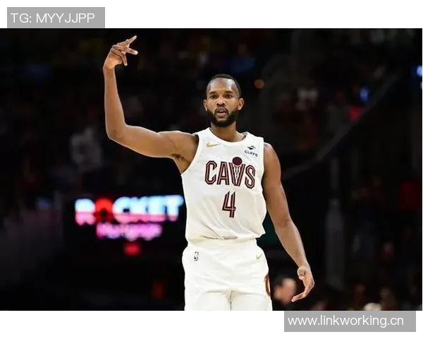 莫布里上半场表现出色三投三中贡献八分三板两助攻助力球队攻势 莫布里上半场表现出色三投三中贡献八分三板两助攻助力球队攻势