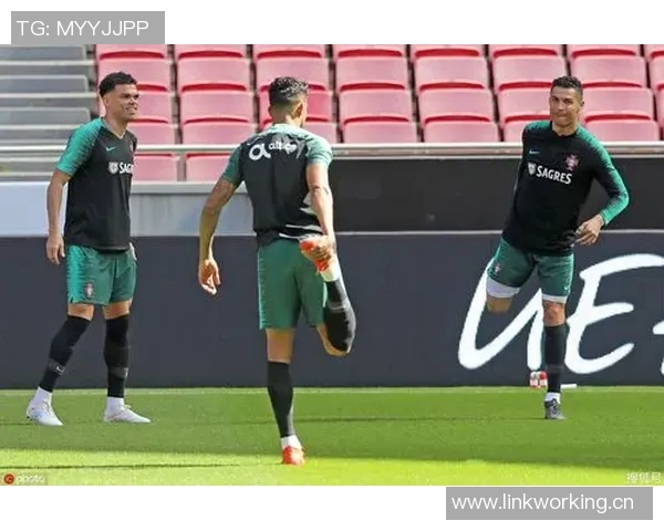 热心市民杰伦布朗发起慈善保龄球赛队友教练及工作人员积极参与助力公益