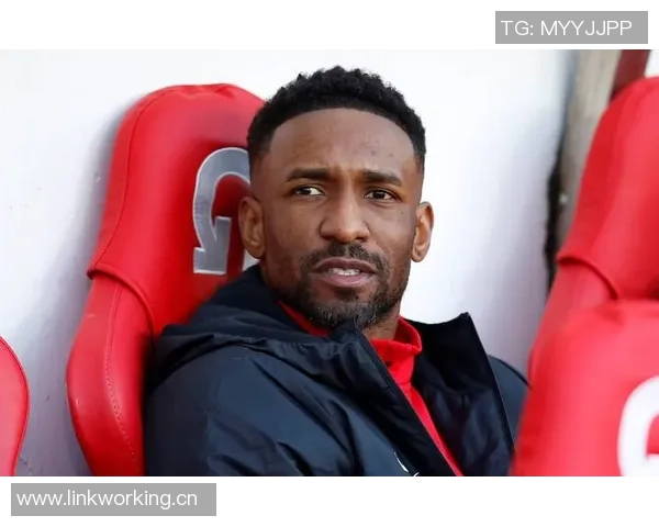 达伦本特盛赞迪福巅峰表现超越曼联所有前锋能力出众 达伦本特盛赞迪福巅峰表现超越曼联所有前锋能力出众