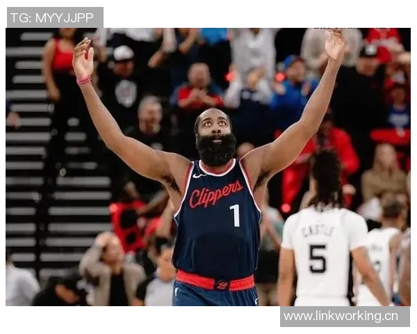 快船四连败期间哈登数据亮眼却命中率低迷引发关注 快船四连败期间哈登数据亮眼却命中率低迷引发关注