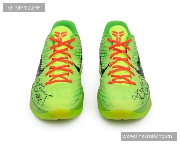 科比亲穿24号球衣拍出889万美元创纪录06年仅售10000美元