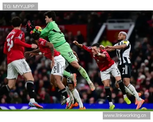 费迪南德称赞拉门斯稳定表现提升全队信心助力战胜桑德兰 费迪南德称赞拉门斯稳定表现提升全队信心助力战胜桑德兰