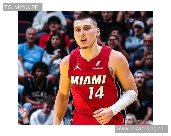 希罗上半场表现出色下半场失常仅得0分球队遭遇困境 希罗上半场表现出色下半场失常仅得0分球队遭遇困境