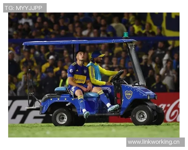 安塞尔米诺精彩头球破门助多特在第41分钟取得领先 安塞尔米诺精彩头球破门助多特在第41分钟取得领先