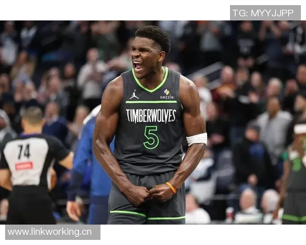 爱德华兹表现平平17投6中仅得17分贡献3篮板1断1帽令人失望